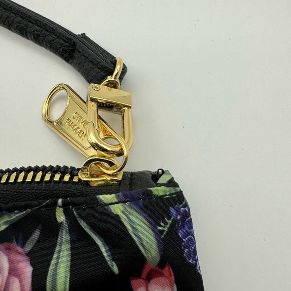 289-HTT Steve Madden Charlie Black Floral Wristlet With Black Leather Handle - Picture 5 of 6